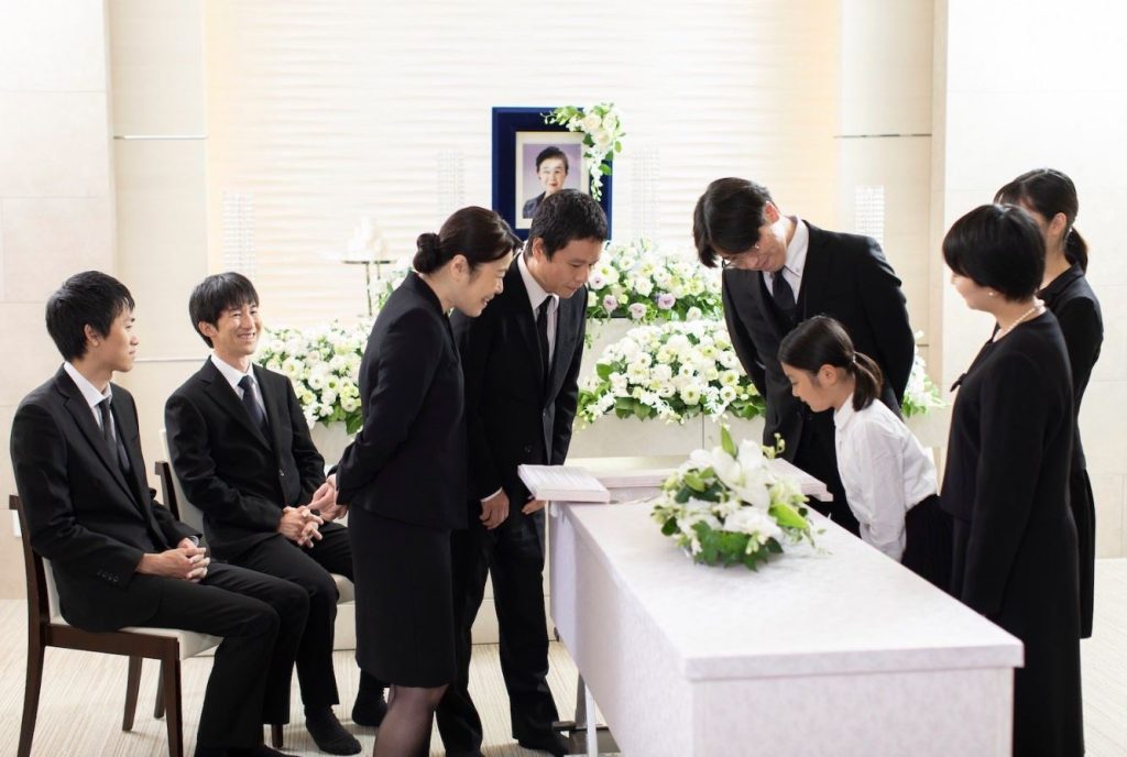 como son los funerales en japon