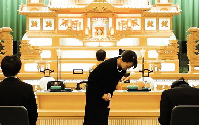 cuanto cuesta un funeral en japon