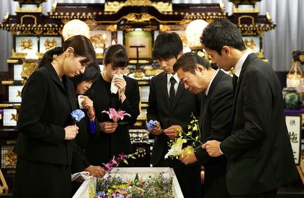 protocolo vestimenta funeral japon