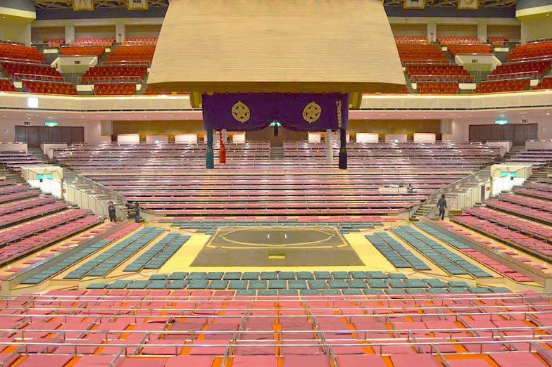 asientos en un torneo de sumo japones asientos en un torneo de sumo japones