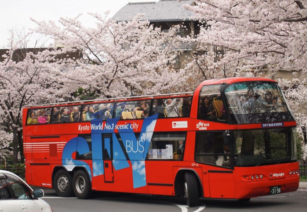 bus para turistas en kioto