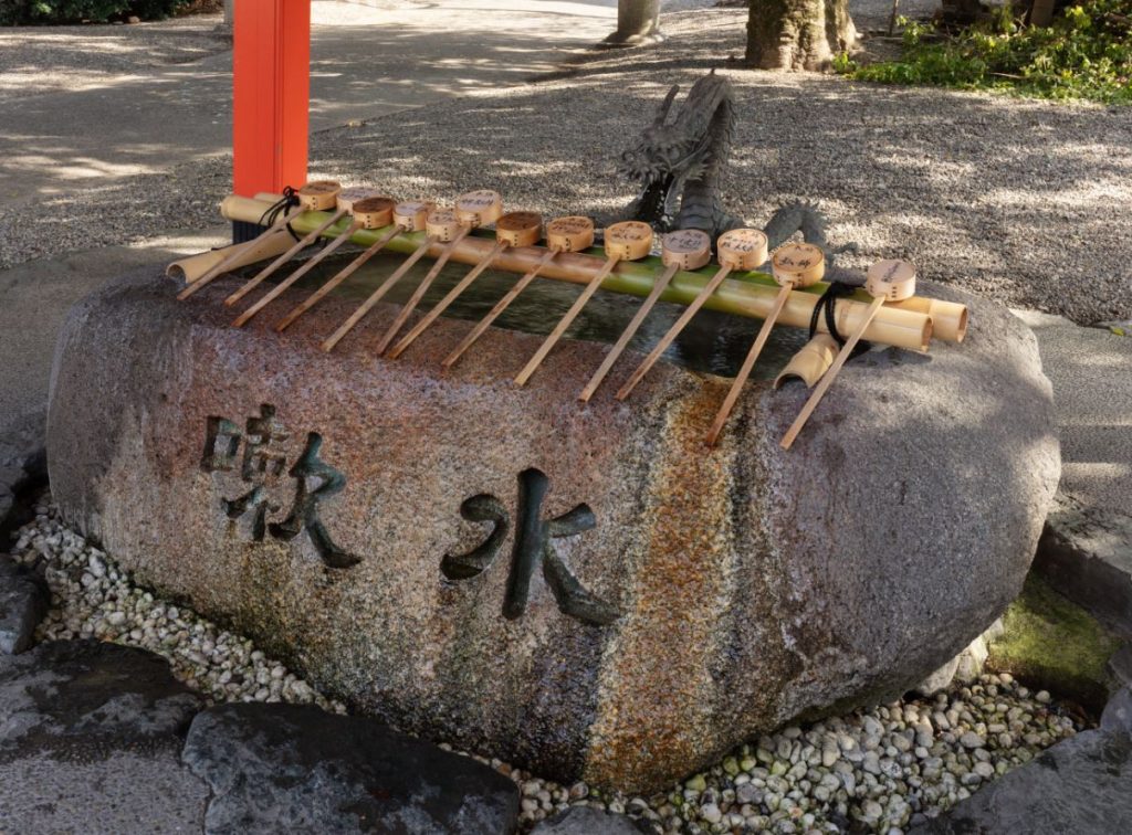 fuentes de los santuarios japoneses