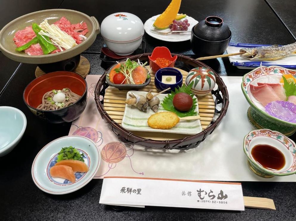 ryokan con comida kaiseki takayama
