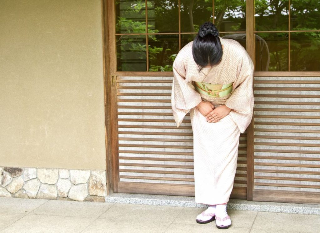 saludo en japon alternativo