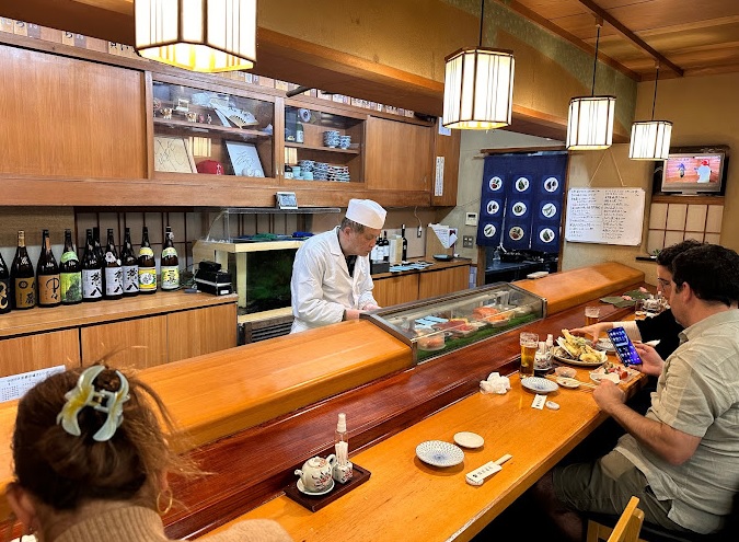 comer sushi en kioto