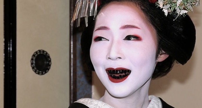 japonesas con dientes negros japonesas con dientes negros