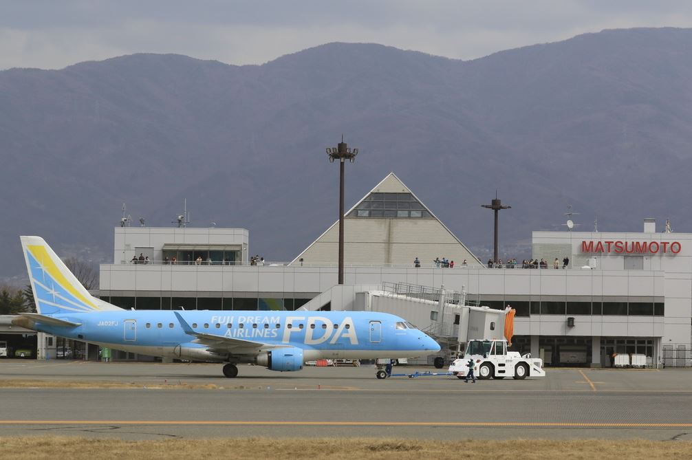 cuantos aeropuertos en japon