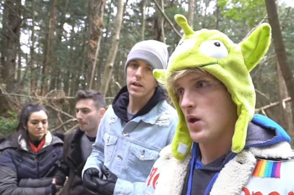 youtuber logan paul en el bosque de aokigahara