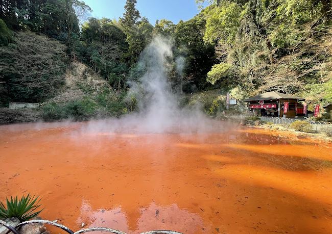 chinoike jigoku infierno estanque de sangre