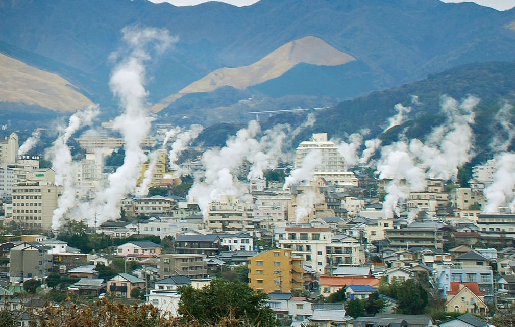 ciudad de aguas termales en japon