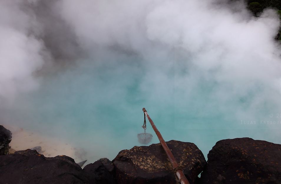 huevos cocidos en los infiernos de beppu
