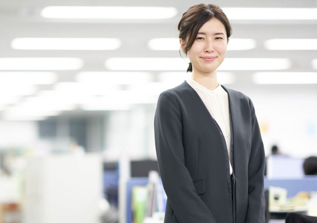mujer en una entrevista de trabajo en japon mujer en una entrevista de trabajo en japon