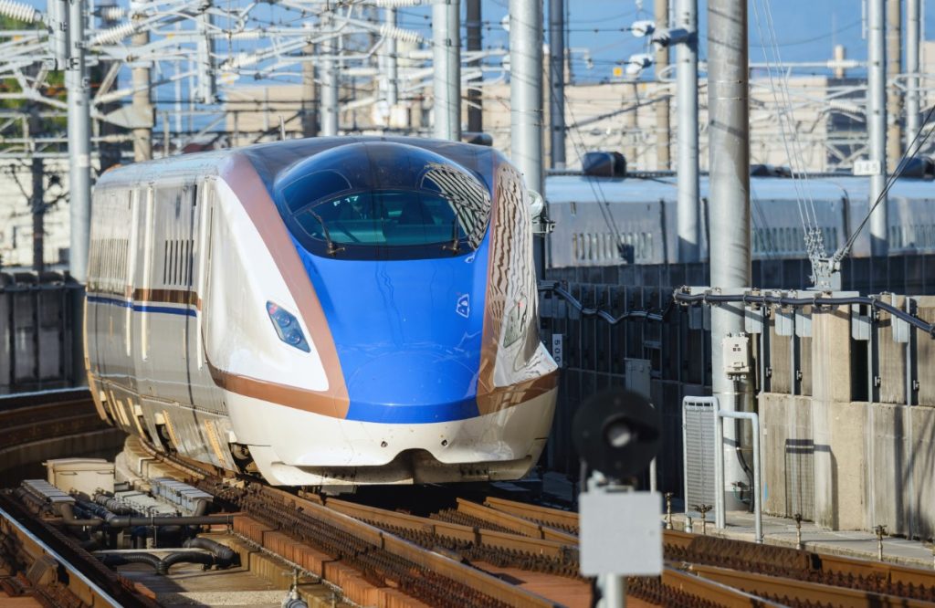 como llegar a kanazawa en tren bala shinkansen