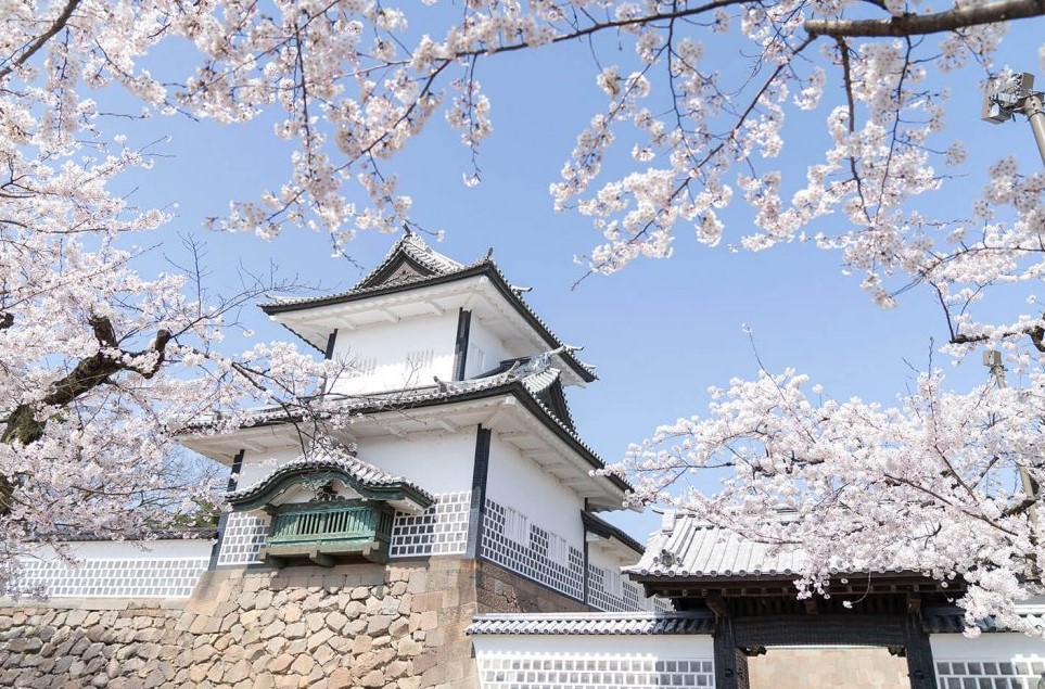  el castillo de kanazawa en japon