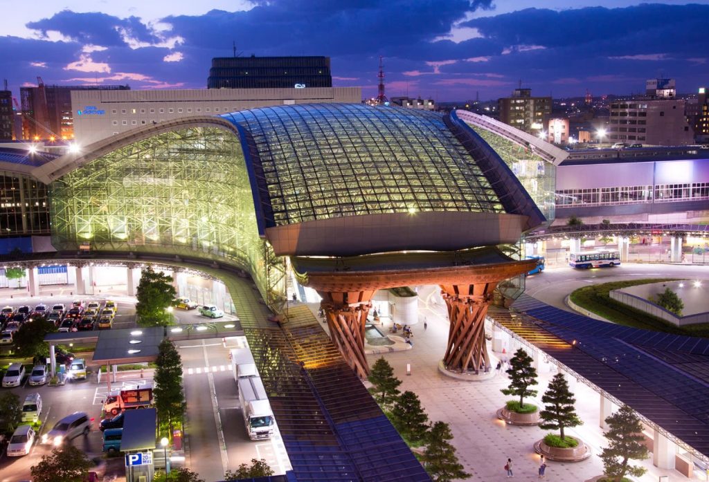estacion de kanazawa desde arriba drone
