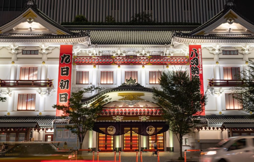 teatro kabukiza por la noche