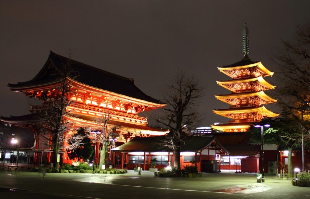 tokio de noche donde ir