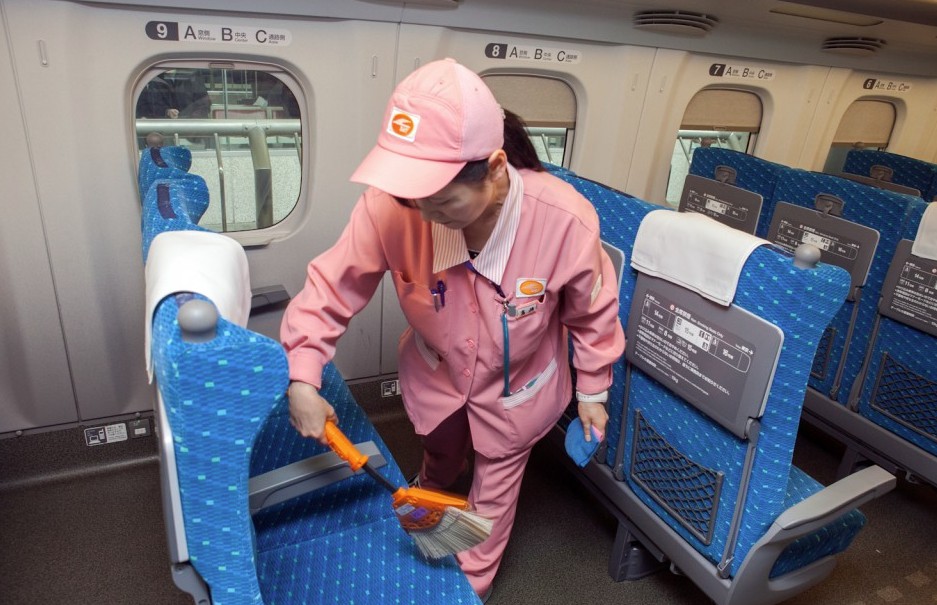 tren bala shinkansen limpieza