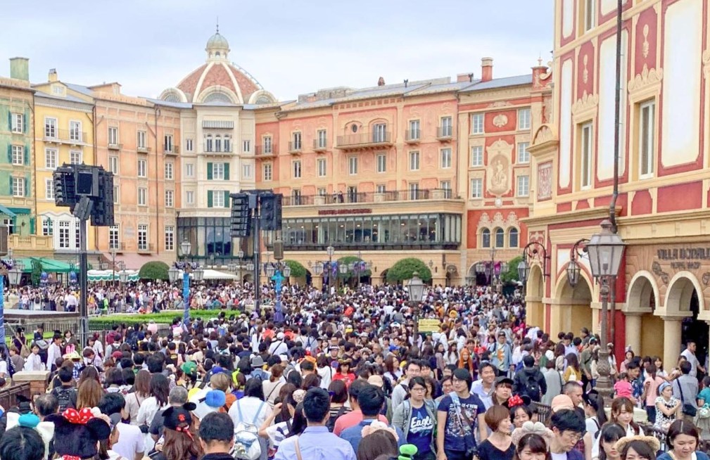 en que dia hay menos gente en disneysea