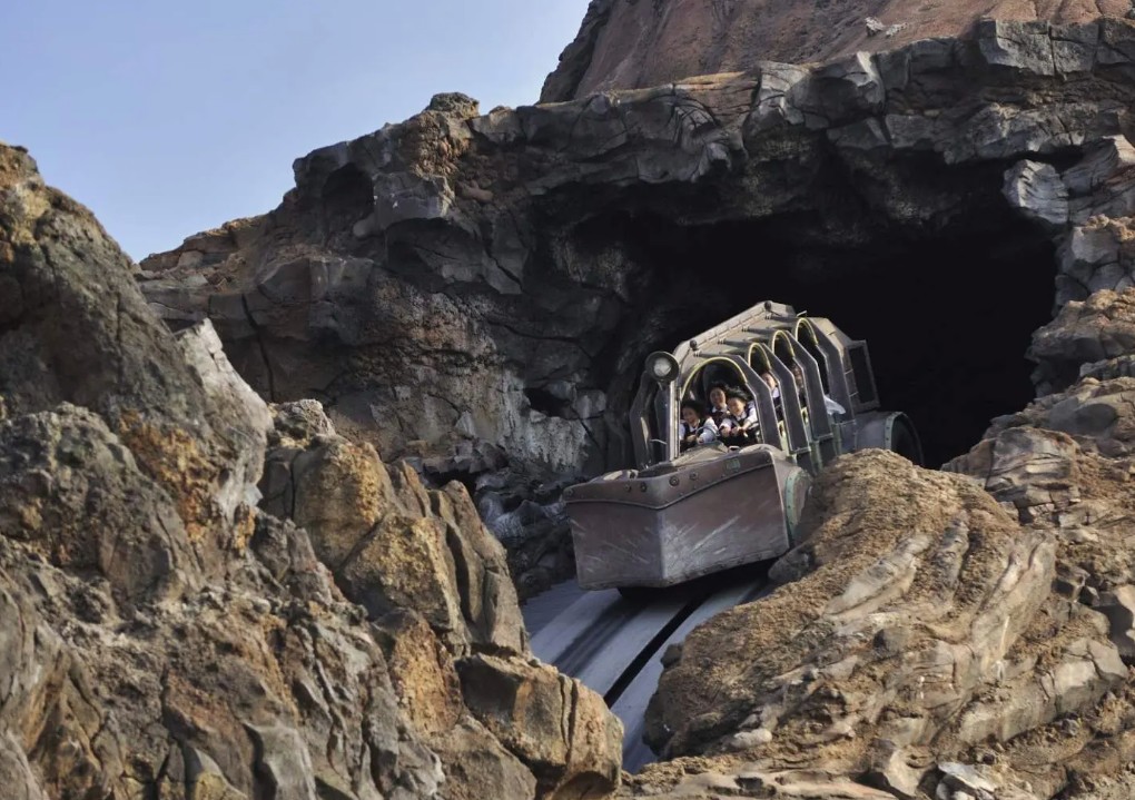 mejor montaña rusa de disneysea