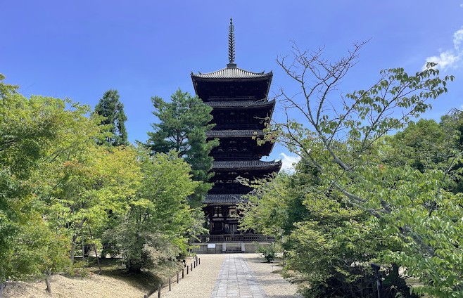 pagoda de 5 pisos en japon