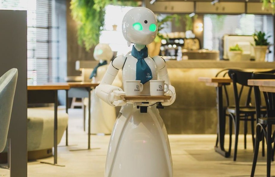 mejor restaurante con robots en tokio