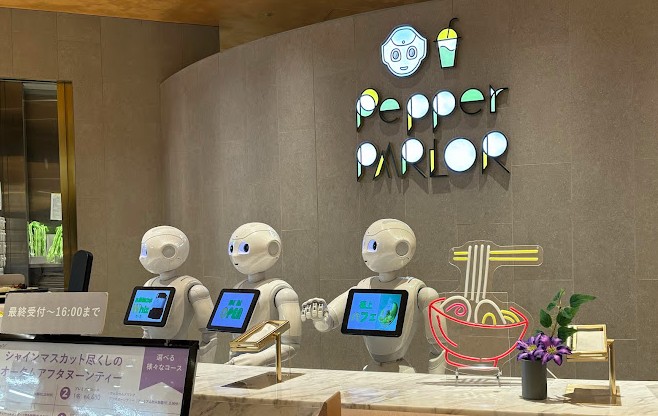 mejores restaurantes con camareros robots en tokio