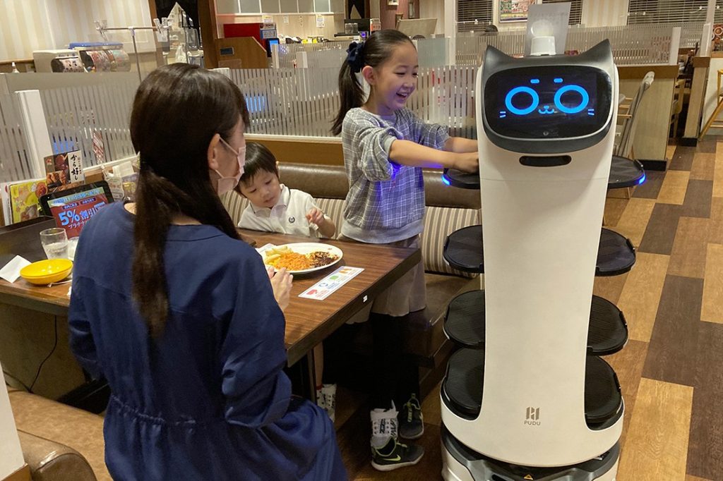 mejores restaurantes con robots en Tokio