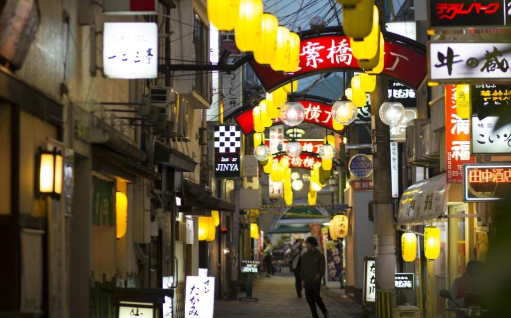 calles de nagasaki de noche calles de nagasaki de noche