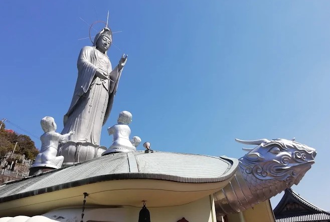 templo de buda con tortuga en japon templo de buda con tortuga en japon