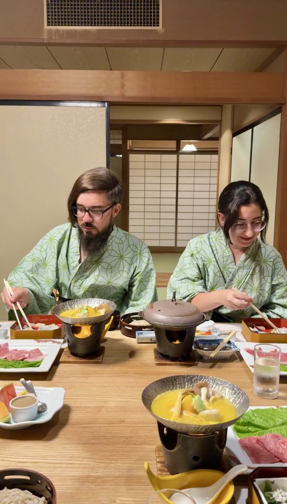 carlos y pili de japon alternativo en pueblo onsen