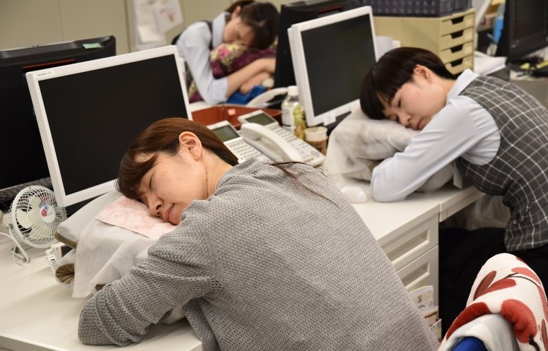 dormir despues de comer en japon