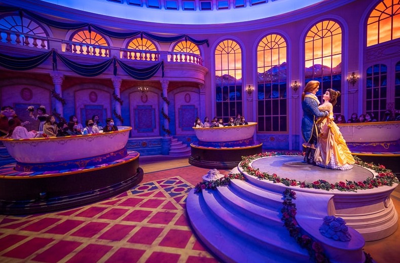 atraccion bella y la bestia tokyo disneyland atraccion bella y la bestia tokyo disneyland