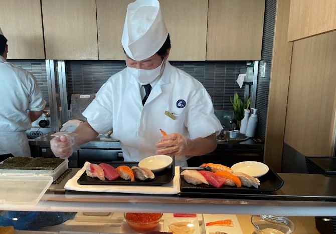 buffet libre de sushi con vistas en tokio