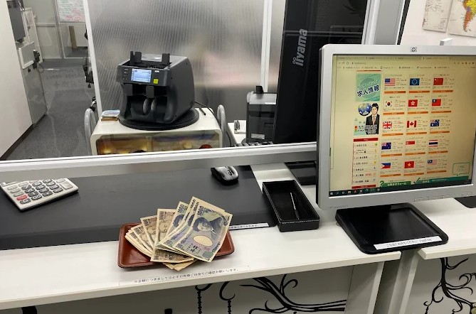donde cambiar dinero en tokio japon