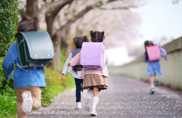 es seguro que los niños vayan solos al colegio en japon es seguro que los niños vayan solos al colegio en japon