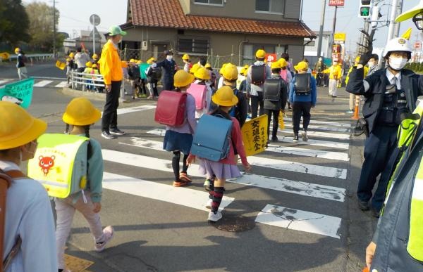 los niños van solos al colegio en japon los niños van solos al colegio en japon