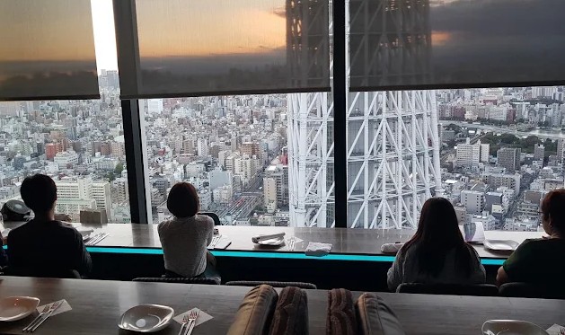 restaurante con vistas del tokyo skytree