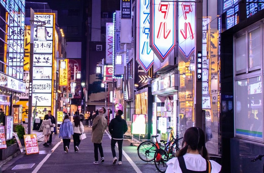 silbar por la noche en japon