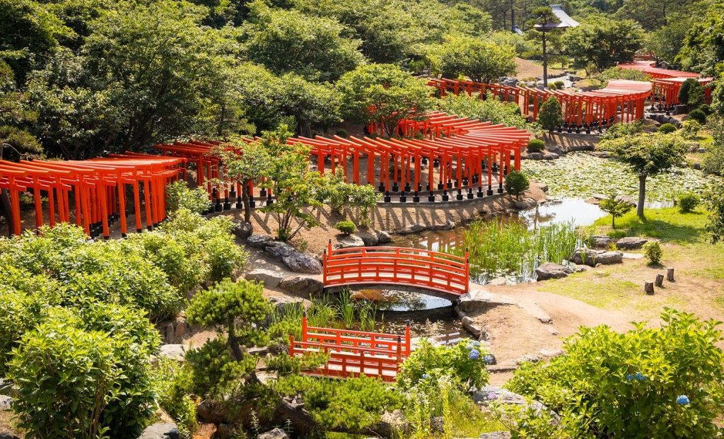 camino de torii en aomori japon camino de torii en aomori japon