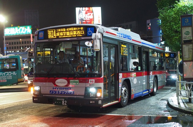 autobus publico en tokio por la noche autobus publico en tokio por la noche