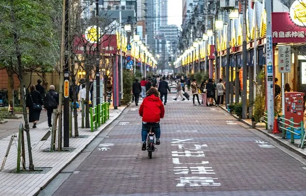 calle de monjayakis en tokio calle de monjayakis en tokio