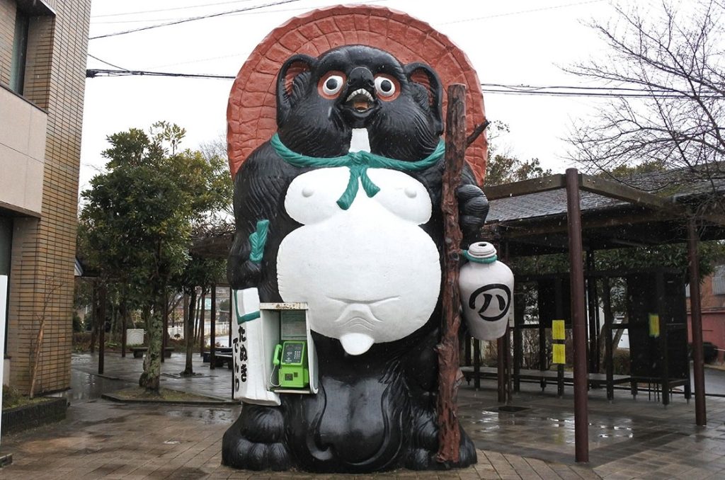 el pueblo de los tanuki de japon - japonalternativo el pueblo de los tanuki de japon - japonalternativo