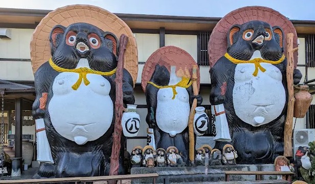 el pueblo de los tanuki en japon el pueblo de los tanuki en japon