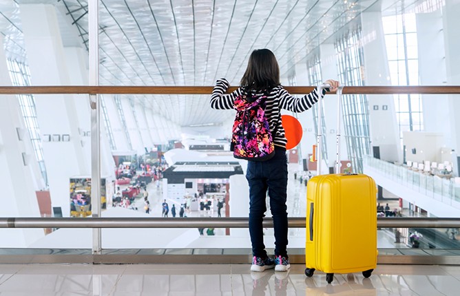 los niños pueden viajar solos en avion a japon