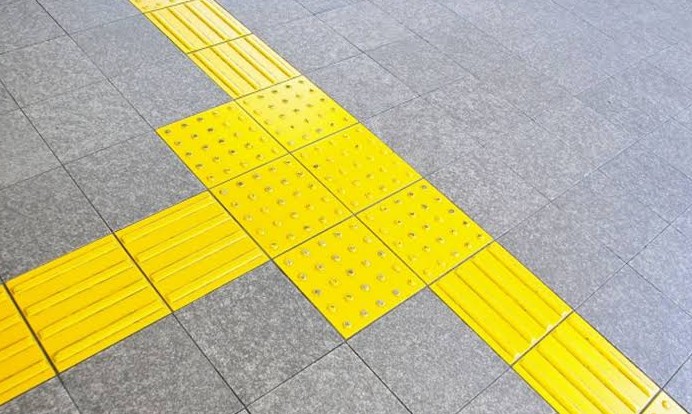 para qué sirven las líneas amarillas en Japón para qué sirven las líneas amarillas en Japón