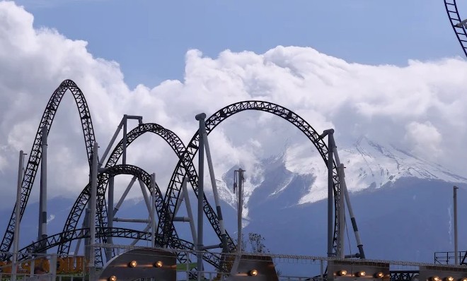 parque de atracciones con el monte fuji parque de atracciones con el monte fuji