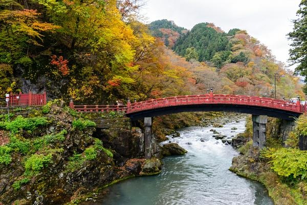puente rojo de nikko japon