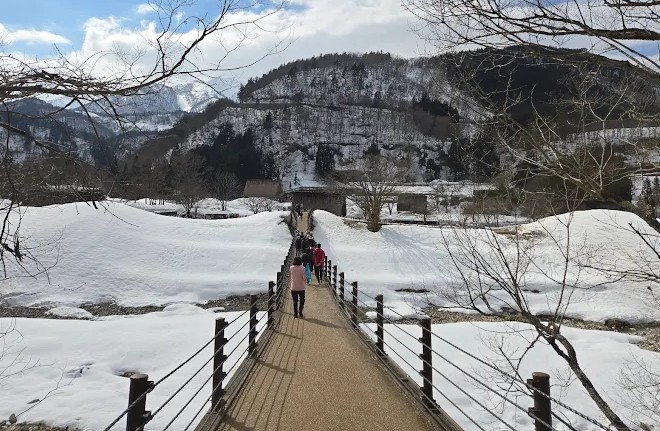 puentes japoneses nevados