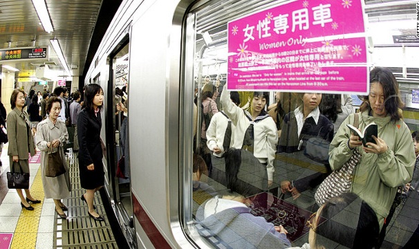 vagones femeninos en el metro de tokio japonalternativo vagones femeninos en el metro de tokio japonalternativo